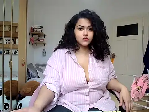 Curvydesifromgermany online show from 24, 2, 2026