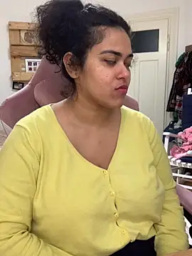 Curvydesifromgermany online show from 5, 11, 2025