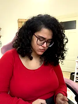 Curvydesifromgermany online show from 15, 12, 2025