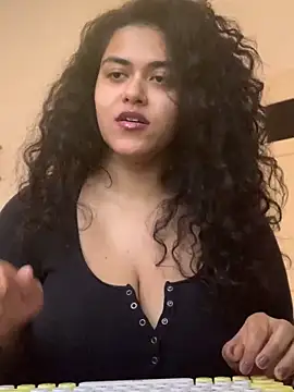 Curvydesifromgermany online show from 8, 1, 2025