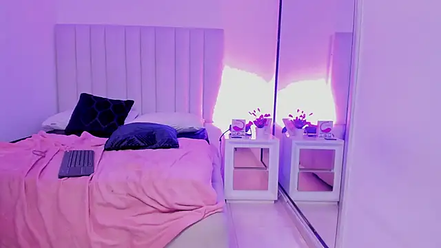 Laura Dicardy online show from 15, 3, 2025