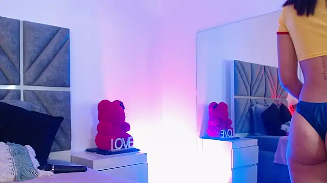 Laura Dicardy online show from 8, 11, 2025