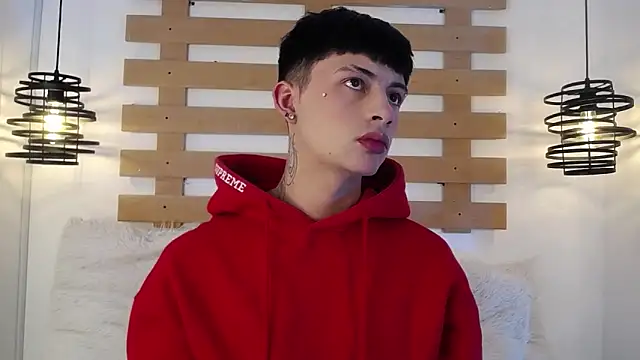 Snapshot of Steev_Novoa chatting on 5, 3, 2025 Steev Novoa online show from 5, 3, 2025