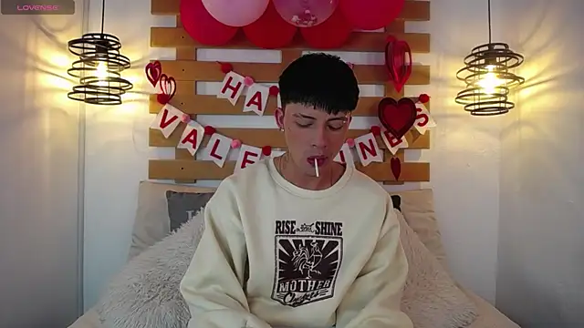 Snapshot of Steev_Novoa chatting on 19, 2, 2025 Steev Novoa online show from 19, 2, 2025