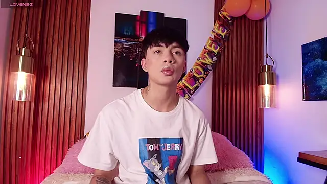 Snapshot of Steev_Novoa chatting on 22, 10, 2025 Steev Novoa online show from 22, 10, 2025