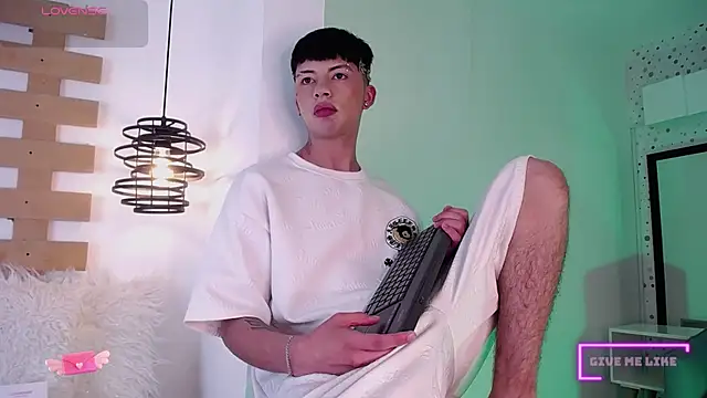 Snapshot of Steev_Novoa chatting on 11, 3, 2025 Steev Novoa online show from 11, 3, 2025