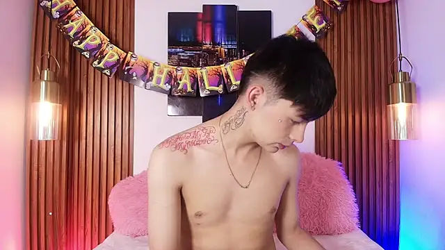 Snapshot of Steev_Novoa chatting on 21, 10, 2025 Steev Novoa online show from 21, 10, 2025