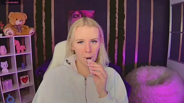 Snapshot of Selenatrend chatting on 22, 2, 2026 Selenatrend online show from 22, 2, 2026