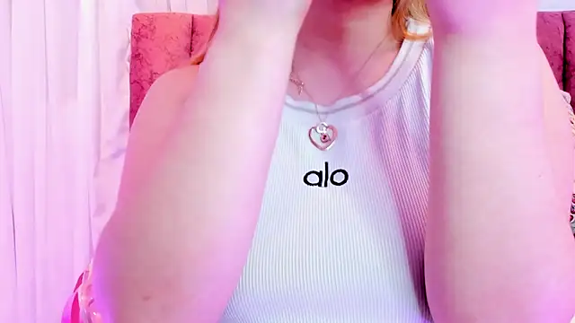 Snapshot of tiffany_becker chatting on 14, 11, 2025 tiffany becker online show from 14, 11, 2025