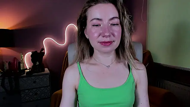 Snapshot of Mia_Tasty chatting on 18, 9, 2025 Mia Tasty online show from 18, 9, 2025