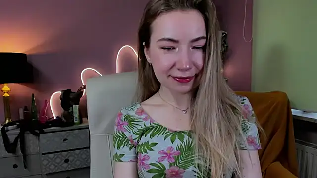 Snapshot of Mia_Tasty chatting on 4, 10, 2025 Mia Tasty online show from 4, 10, 2025