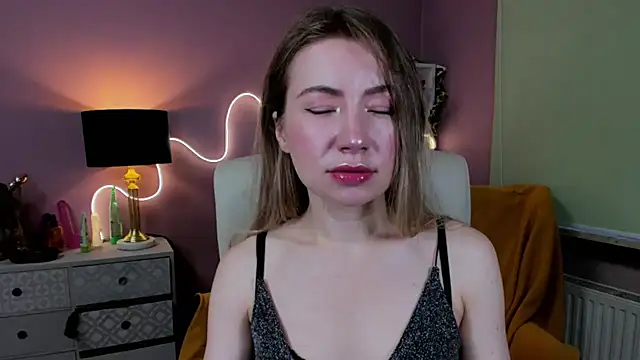 Snapshot of Mia_Tasty chatting on 24, 10, 2025 Mia Tasty online show from 24, 10, 2025