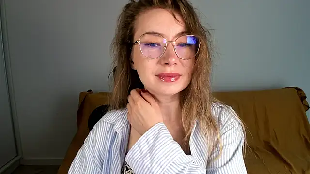 Snapshot of Mia_Tasty chatting on 16, 7, 2026 Mia Tasty online show from 16, 7, 2026