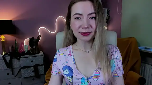 Snapshot of Mia_Tasty chatting on 3, 10, 2025 Mia Tasty online show from 3, 10, 2025