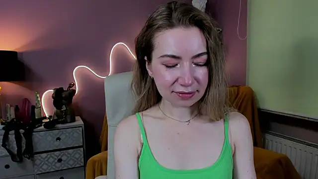 Snapshot of Mia_Tasty chatting on 12, 9, 2025 Mia Tasty online show from 12, 9, 2025