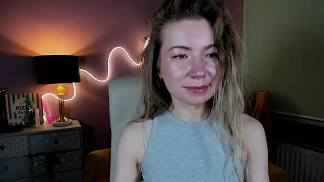 Snapshot of Mia_Tasty chatting on 9, 11, 2025 Mia Tasty online show from 9, 11, 2025