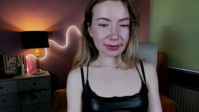 Snapshot of Mia_Tasty chatting on 8, 11, 2025 Mia Tasty online show from 8, 11, 2025