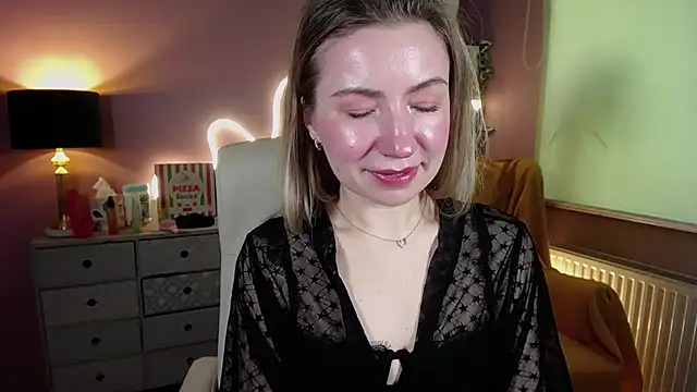 Snapshot of Mia_Tasty chatting on 6, 3, 2025 Mia Tasty online show from 6, 3, 2025