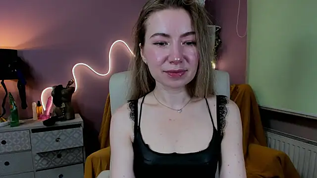 Snapshot of Mia_Tasty chatting on 10, 9, 2025 Mia Tasty online show from 10, 9, 2025