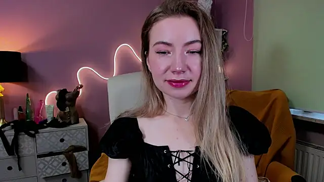 Snapshot of Mia_Tasty chatting on 2, 10, 2025 Mia Tasty online show from 2, 10, 2025