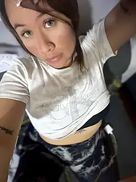 Snapshot of Emiily_lee chatting on 23, 6, 2026 Emiily lee online show from 23, 6, 2026