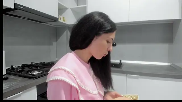 Snapshot of Emmapmg chatting on 25, 11, 2025 Emmapmg online show from 25, 11, 2025