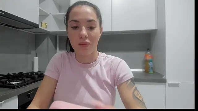 Snapshot of Emmapmg chatting on 16, 12, 2025 Emmapmg online show from 16, 12, 2025