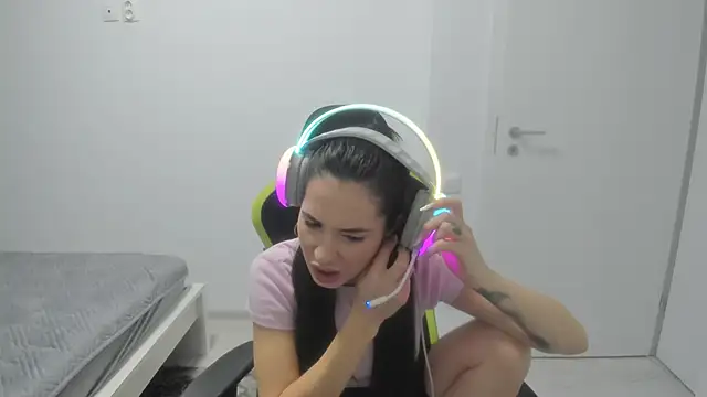 Snapshot of Emmapmg chatting on 16, 12, 2025 Emmapmg online show from 16, 12, 2025