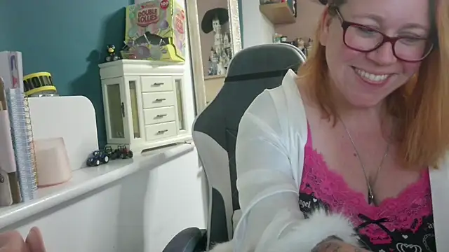 NikiDeeOfficial online show from 8, 9, 2025