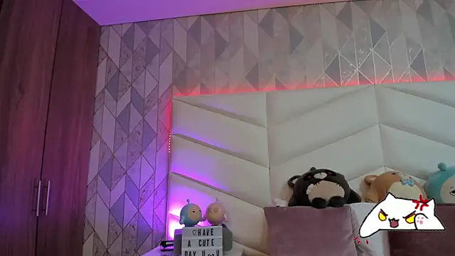 Snapshot of Violettbloss chatting on 3, 2, 2026 Violettbloss online show from 3, 2, 2026