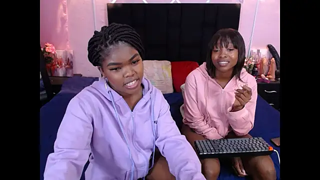 Snapshot of AdelynYasmin chatting on 30, 9, 2025 AdelynYasmin online show from 30, 9, 2025