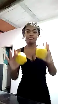 Snapshot of AdelynYasmin chatting on 13, 3, 2025 AdelynYasmin online show from 13, 3, 2025