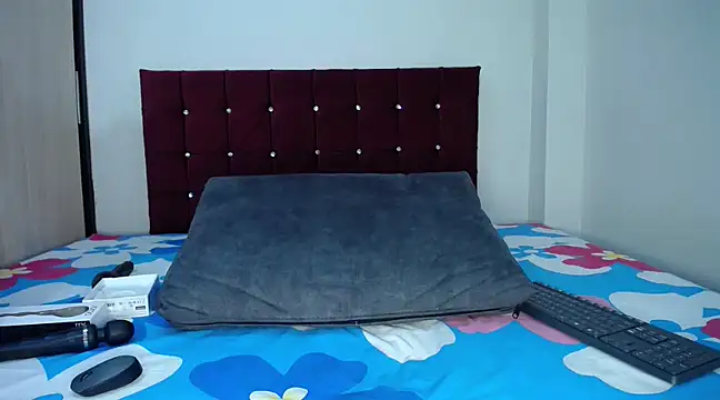 julianamorant online show from 10, 3, 2025