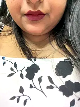 smile pretty online show from 4, 10, 2025