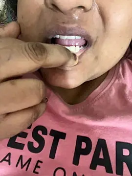 smile pretty online show from 11, 11, 2025