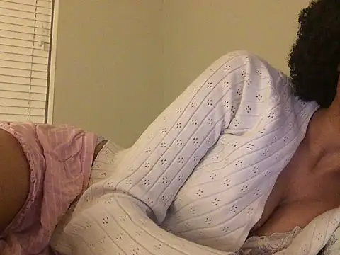 Snapshot of loveofbea chatting on 4, 1, 2025 loveofbea online show from 4, 1, 2025