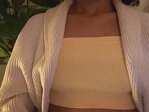 Snapshot of loveofbea chatting on 18, 12, 2024 loveofbea online show from 18, 12, 2024