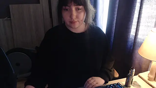 Lynylou online show from 10, 4, 2026
