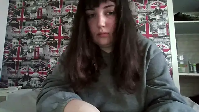 Lynylou online show from 2, 12, 2025