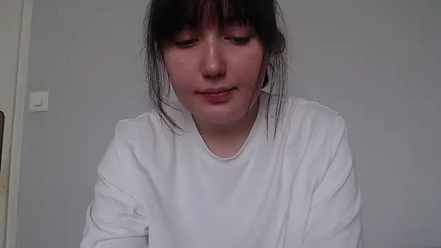 Lynylou online show from 10, 3, 2026