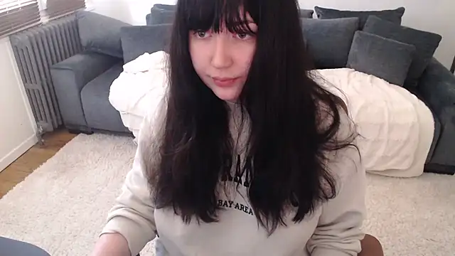 Lynylou online show from 4, 3, 2025