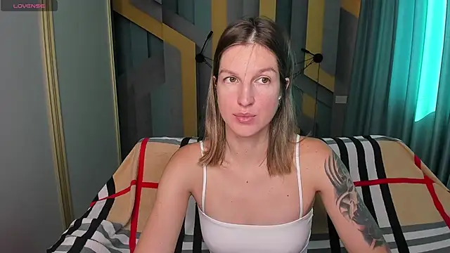 EmilyWalkeri online show from 17, 9, 2025