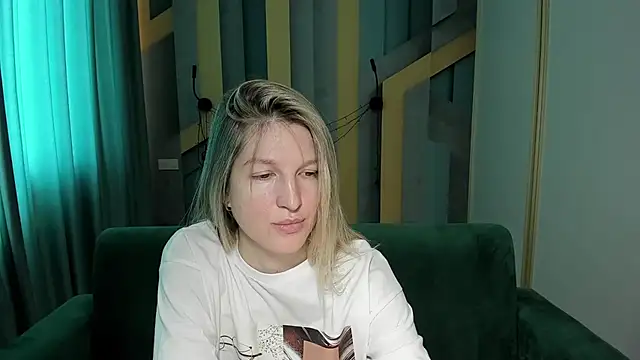 Snapshot of EmilyWalkeri chatting on 5, 6, 2026 EmilyWalkeri online show from 5, 6, 2026