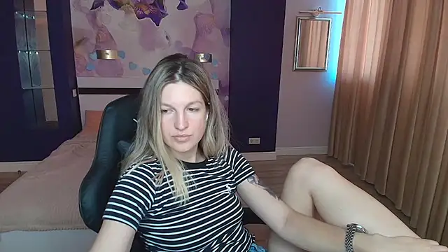 Snapshot of EmilyWalkeri chatting on 19, 7, 2026 EmilyWalkeri online show from 19, 7, 2026