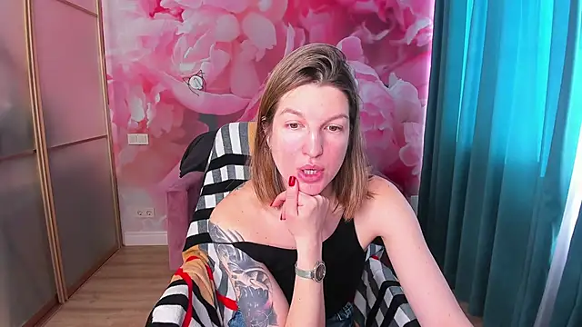 EmilyWalkeri online show from 23, 2, 2025