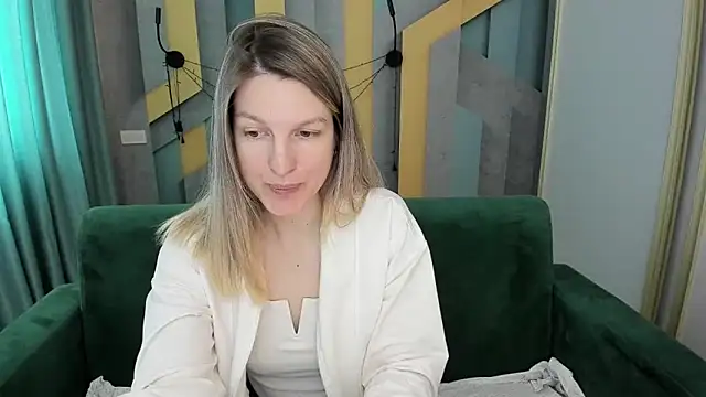 EmilyWalkeri online show from 25, 3, 2026