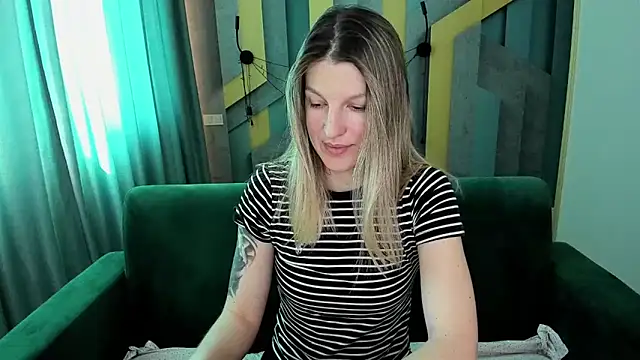 EmilyWalkeri online show from 5, 4, 2026