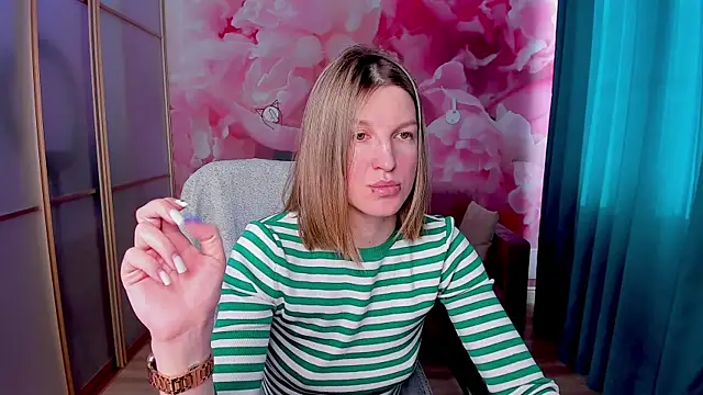 EmilyWalkeri online show from 11, 2, 2025