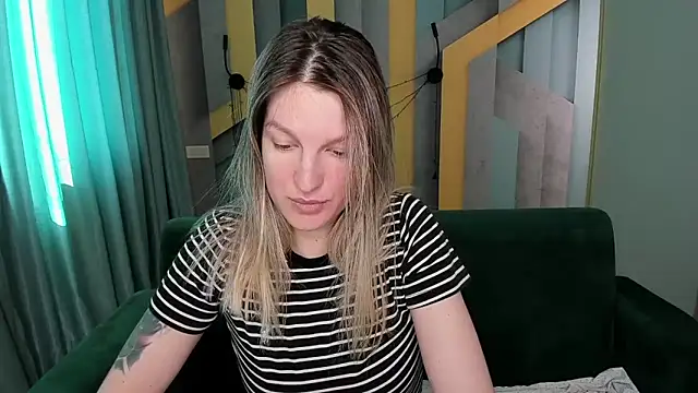 EmilyWalkeri online show from 10, 4, 2026