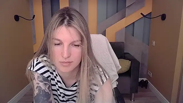 Snapshot of EmilyWalkeri chatting on 14, 6, 2026 EmilyWalkeri online show from 14, 6, 2026